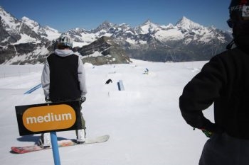 La saison estivale de ski s'est ouverte en Italie, qui a raté la neige ?