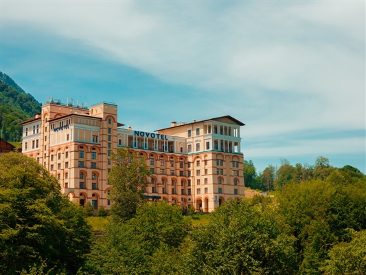 Cele mai bune hoteluri din Krasnaya Polyana pentru recreere
