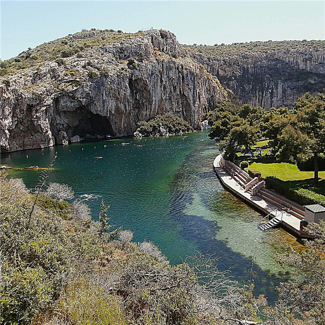Jezero Vouliagmeni v Aténách