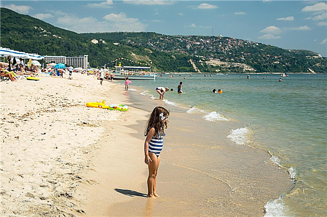 إجازة الشاطئ في يوليو 2021. حيث من الأفضل الاسترخاء في البحر