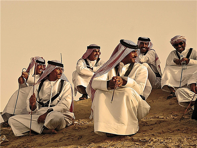 Kolik peněz si vezmete ve Spojených arabských emirátech (Dubaj) - 2021