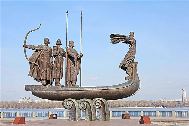 30 beroemdste monumenten in Kiev