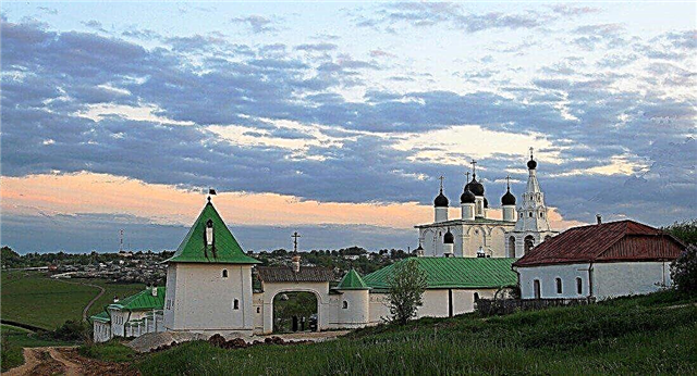 10 actieve kloosters in de regio Tula