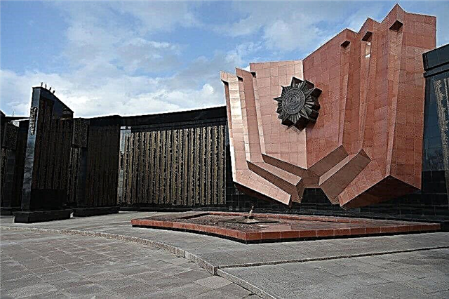 30 popular monuments of Khabarovsk