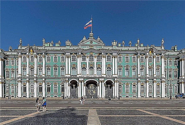 30 najboljih palača u Sankt Peterburgu