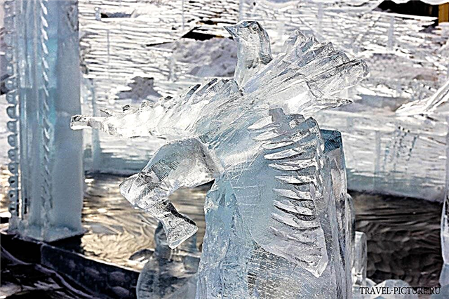Soutěž ledových soch „Křišťálová pečeť“ na Bajkalském jezeře