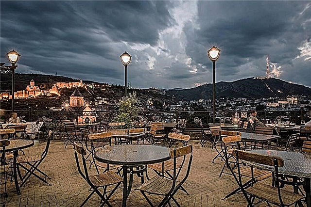 ¿Dónde comer deliciosamente en Tbilisi? ¿Qué platos necesitas pedir?